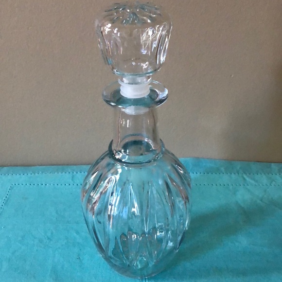 ⭐️Sale VINTAGE CLEAR PRESSED GLASS DECANTER - Picture 1 of 7